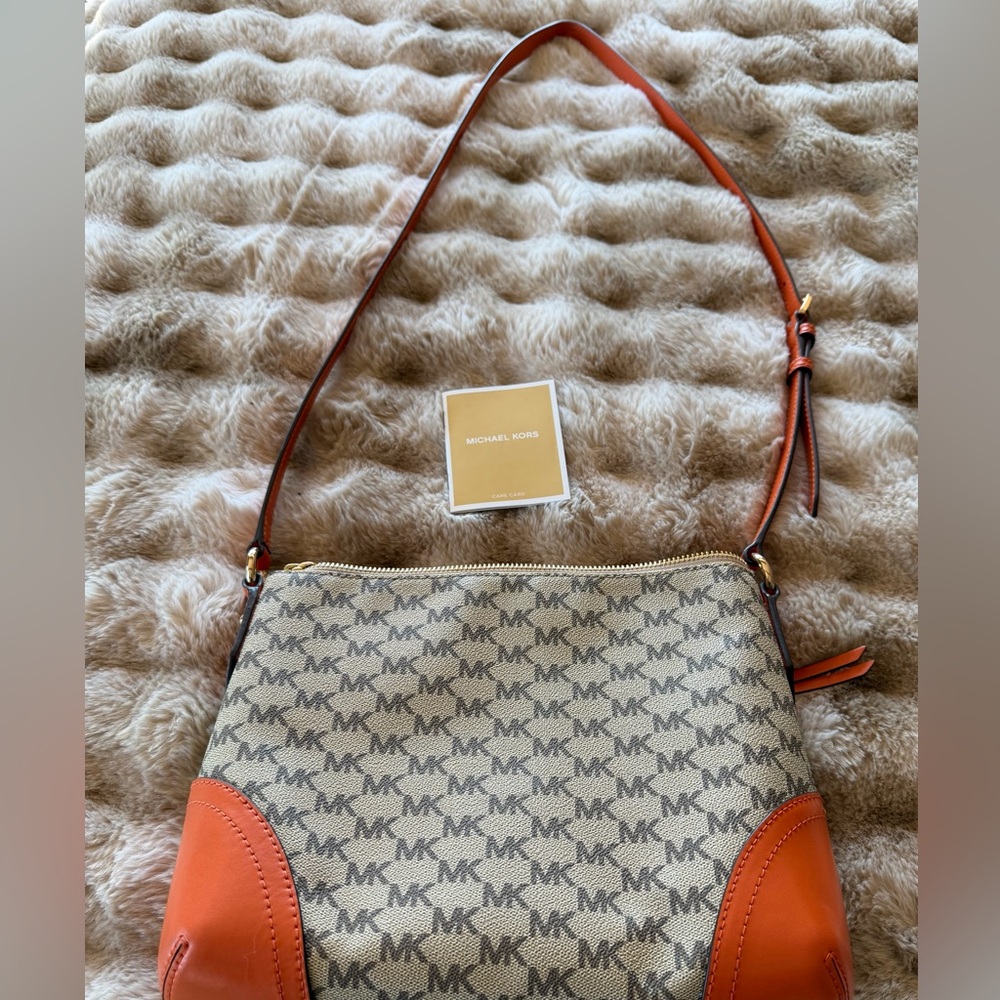 Michael Kors Beige and Orange Shoulder Bag - Picture 4 of 12